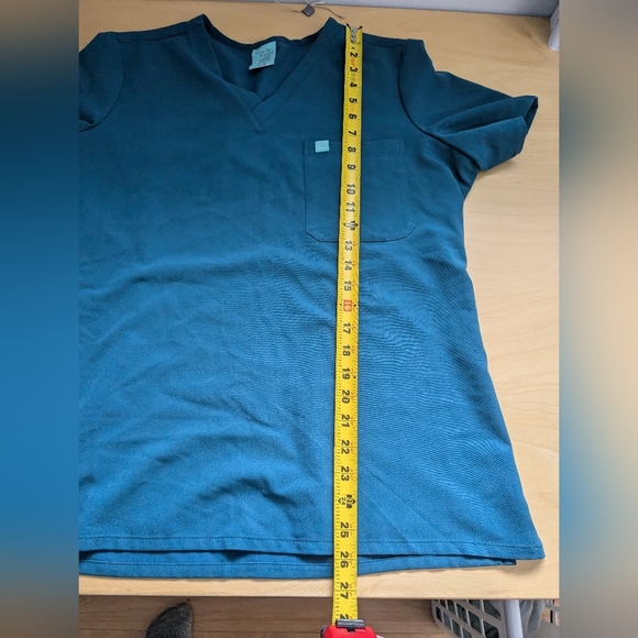 GARDE MALADE Gabrielle Top Scrub Size Large Nice Blue Color Front Pocket - Picture 10 of 10